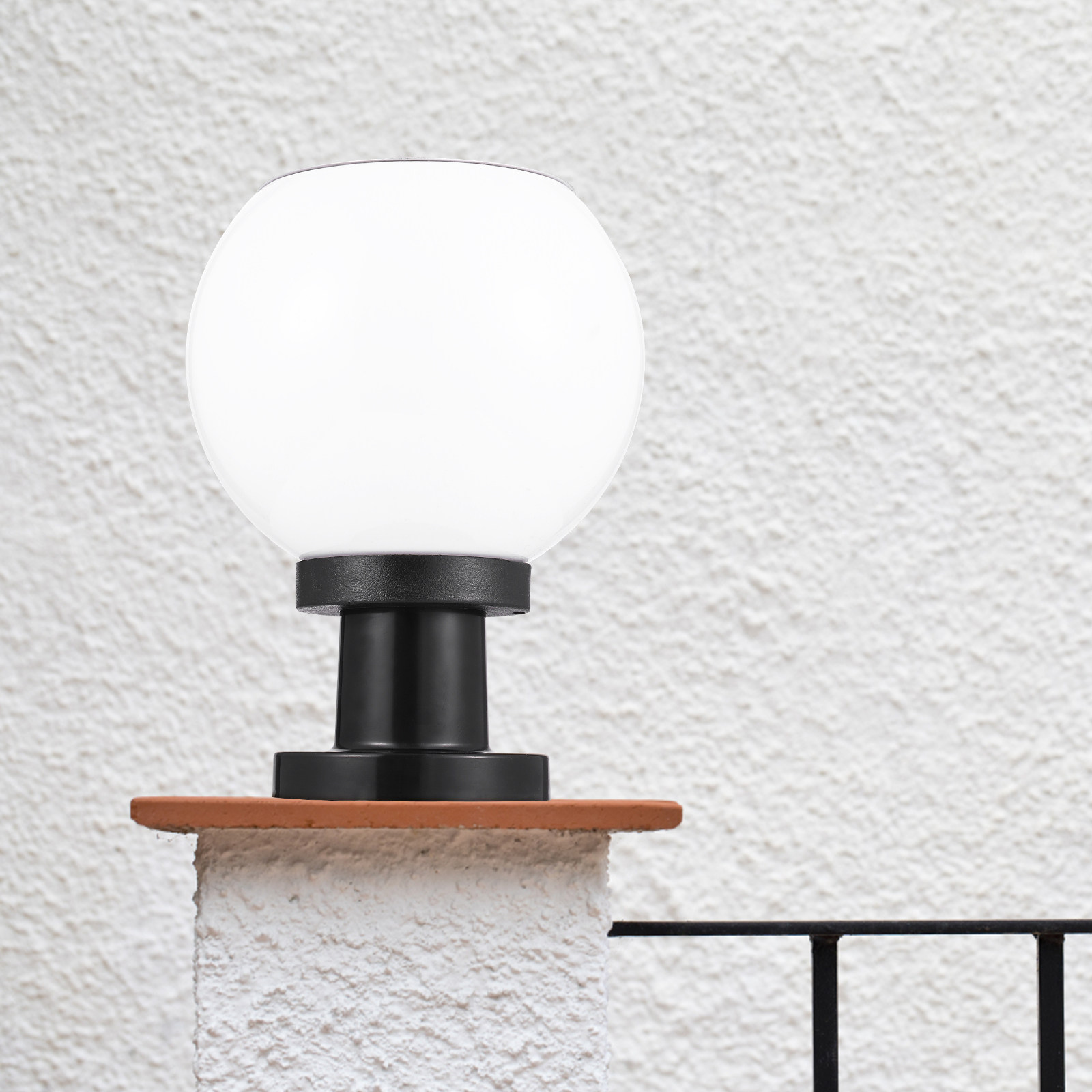 Outdoor Solar Powered Wall Pil - đánh giá và giá Outdoor Lighting Battery